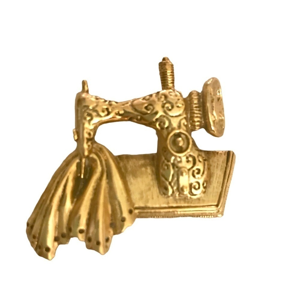 Vintage Sewing Machine Brooch Gold-Tone Exquisite Detail